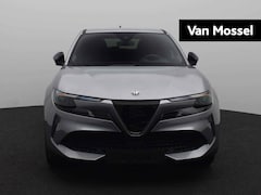Alfa Romeo Junior - 1.2 Turbo Hybrid Ibrida Speciale | Navigatie | Parkeersensoren | Camera | Apple Carplay/An