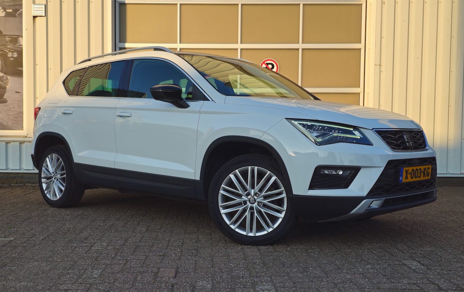 SEAT Ateca - 1.4 EcoTSI Xcellence Business Intense DSG / Digitale Dashboard / 3D Camera / Andriod Auto-Apple Carplay / Trekhaak / Panoramadak - AutoWereld.nl