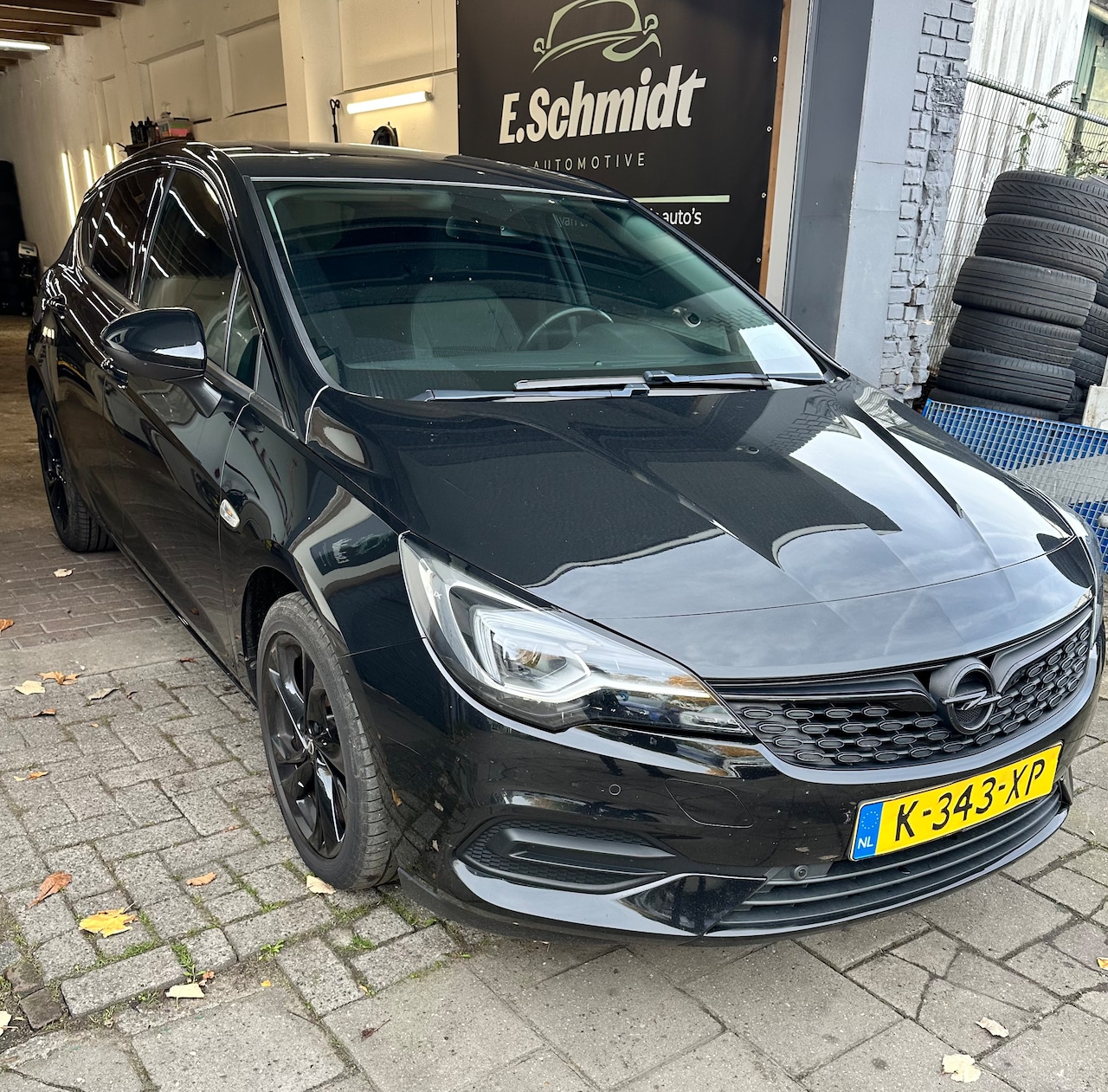 Opel Astra - 1.2 Business Elegance Black edition met mooie zwarte velgen en privé glas - AutoWereld.nl