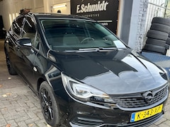 Opel Astra - 1.2 Business Elegance Black edition met mooie zwarte velgen en privé glas