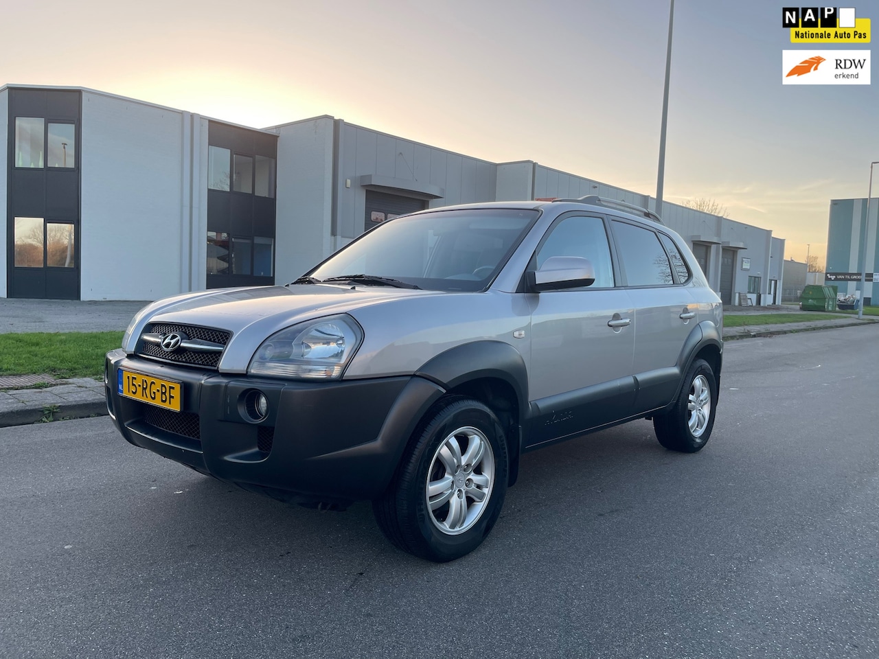Hyundai Tucson - 2.0i Dynamic BJ 2005 AIRCO DEALER ONDERHOUDEN ZEET NETTE STAAT - AutoWereld.nl