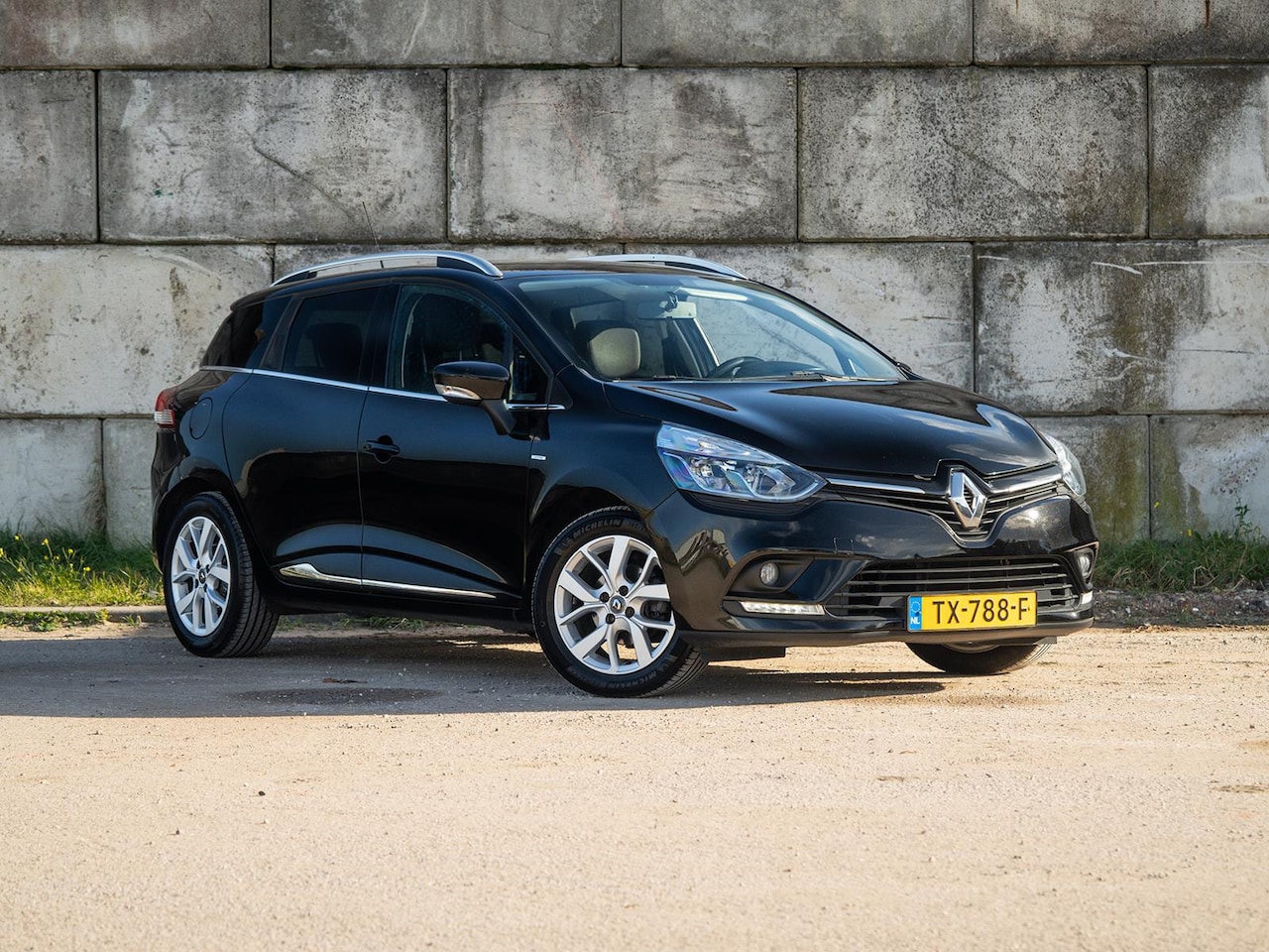 Renault Clio Estate - 0.9 TCe Limited | Navi | Airco | Cruise | Camera | 2019 | 140.041 km - AutoWereld.nl