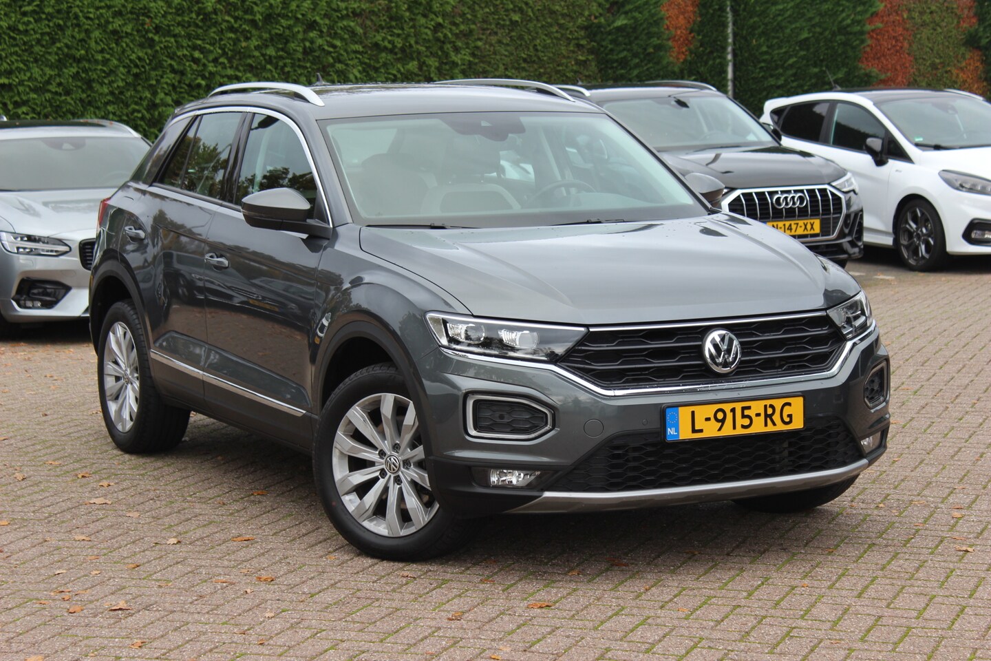 Volkswagen T-Roc - 2.0 TSI 4Motion Sport / Trekhaak / Camera / Virtual Cockpit / CarPlay / 17'' / Stoelverwar - AutoWereld.nl