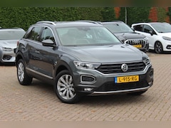 Volkswagen T-Roc - 2.0 TSI 4Motion Sport / Trekhaak / Camera / Virtual Cockpit / CarPlay / 17'' / Stoelverwar