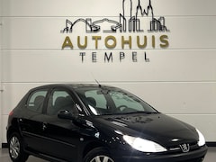 Peugeot 206 - 1.4 Gentry Nap Eerste Eigenaar Automaat Airco 5Deurs Lage Km Nwe Apk