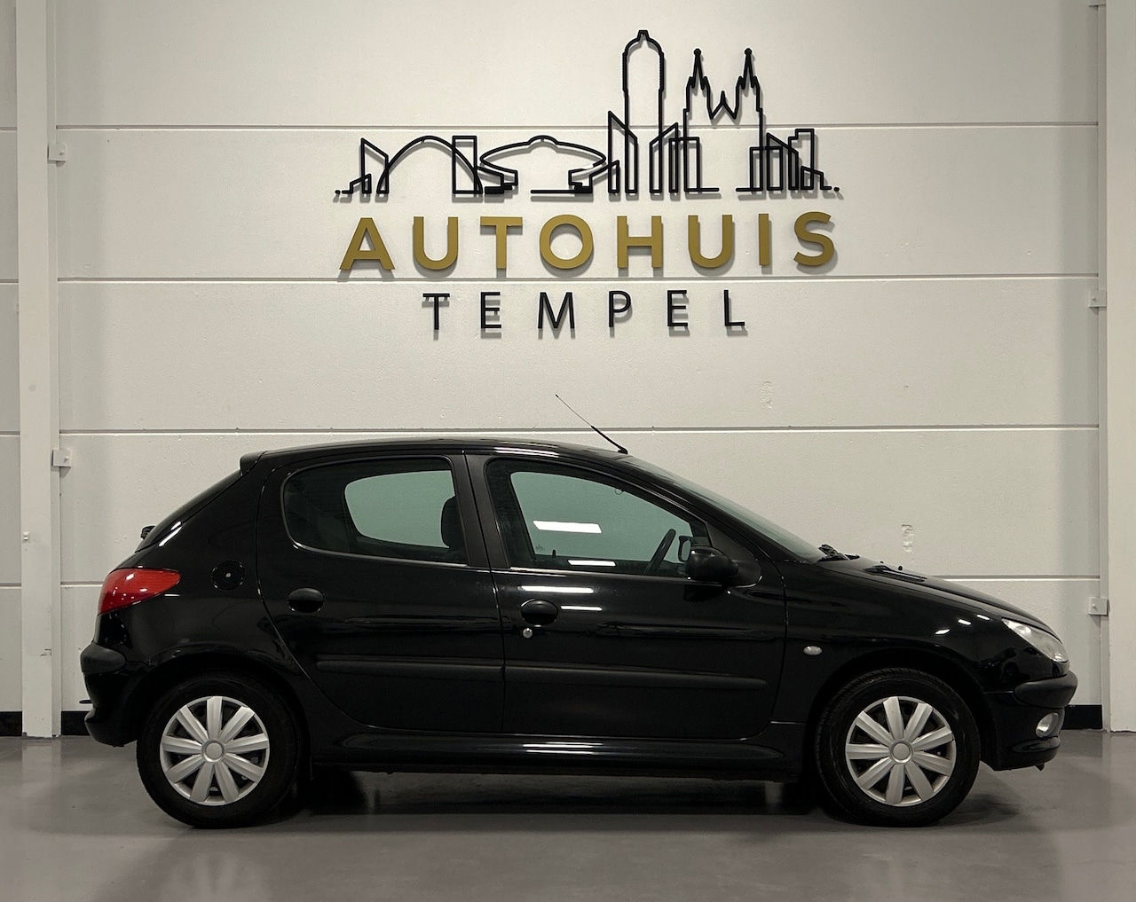 Peugeot 206 - 1.4 Gentry Nap Eerste Eigenaar Automaat Airco 5Deurs Lage Km Nwe Apk - AutoWereld.nl