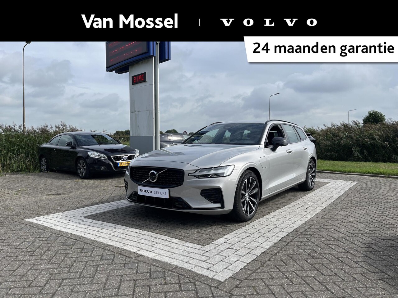 Volvo V60 - T6 Plug-in hybrid AWD Plus Dark | 360 Camera | Harman/Kardon | Trekhaak | - AutoWereld.nl