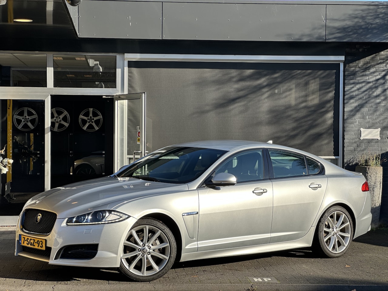Jaguar XF - 3.0 V6 AWD Premium Business Edition  "one of a kind" | CLIMA / MEMORY | MERIDIAN | DEALER - AutoWereld.nl