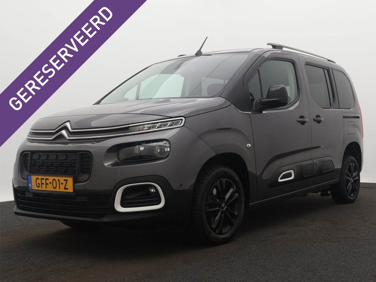 Citroën Berlingo - 1.2 PureTech Shine Direct leverbaar! Rolstoelauto, uitgevoerd met nieuwe bodemverlaging - AutoWereld.nl