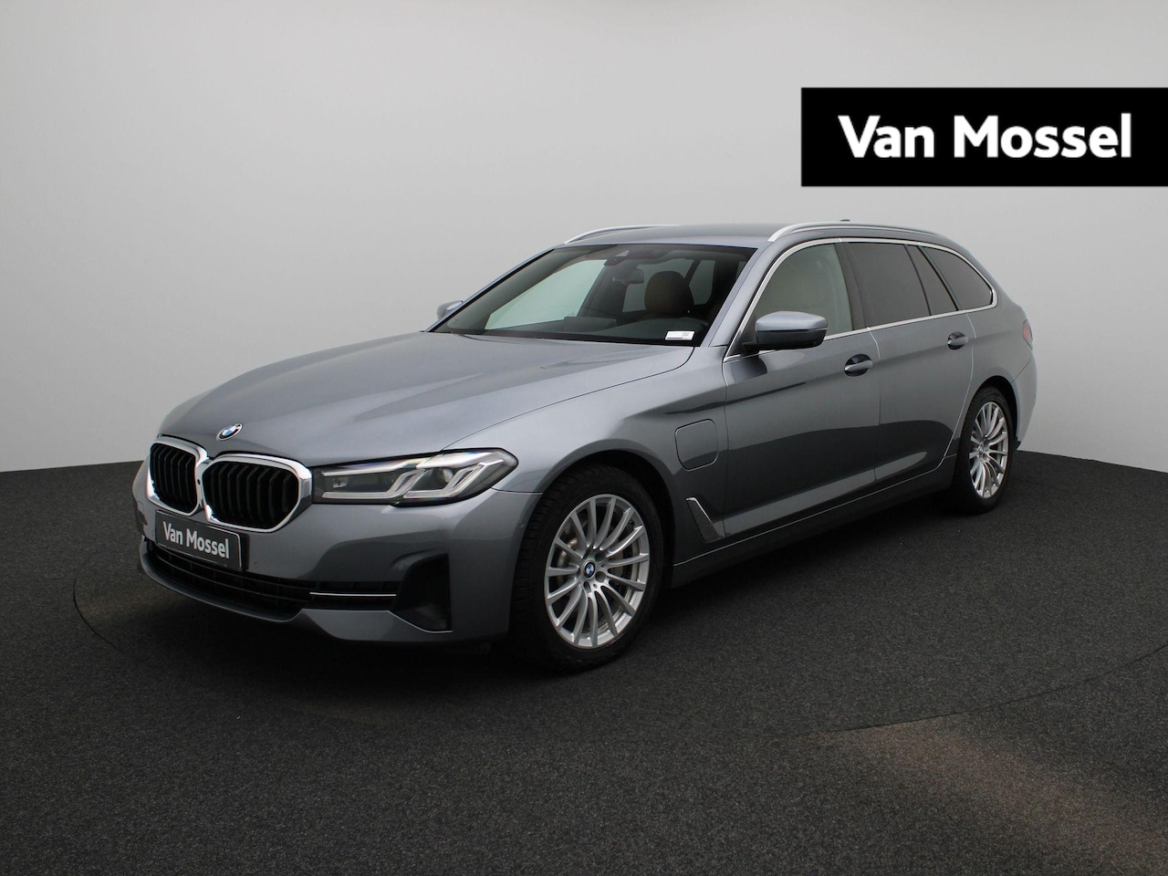 BMW 5-serie Touring - 530e xDrive Executive | Apple/Carplay | Camera | Elektrische Stoelen | Parkeersensoren | - AutoWereld.nl