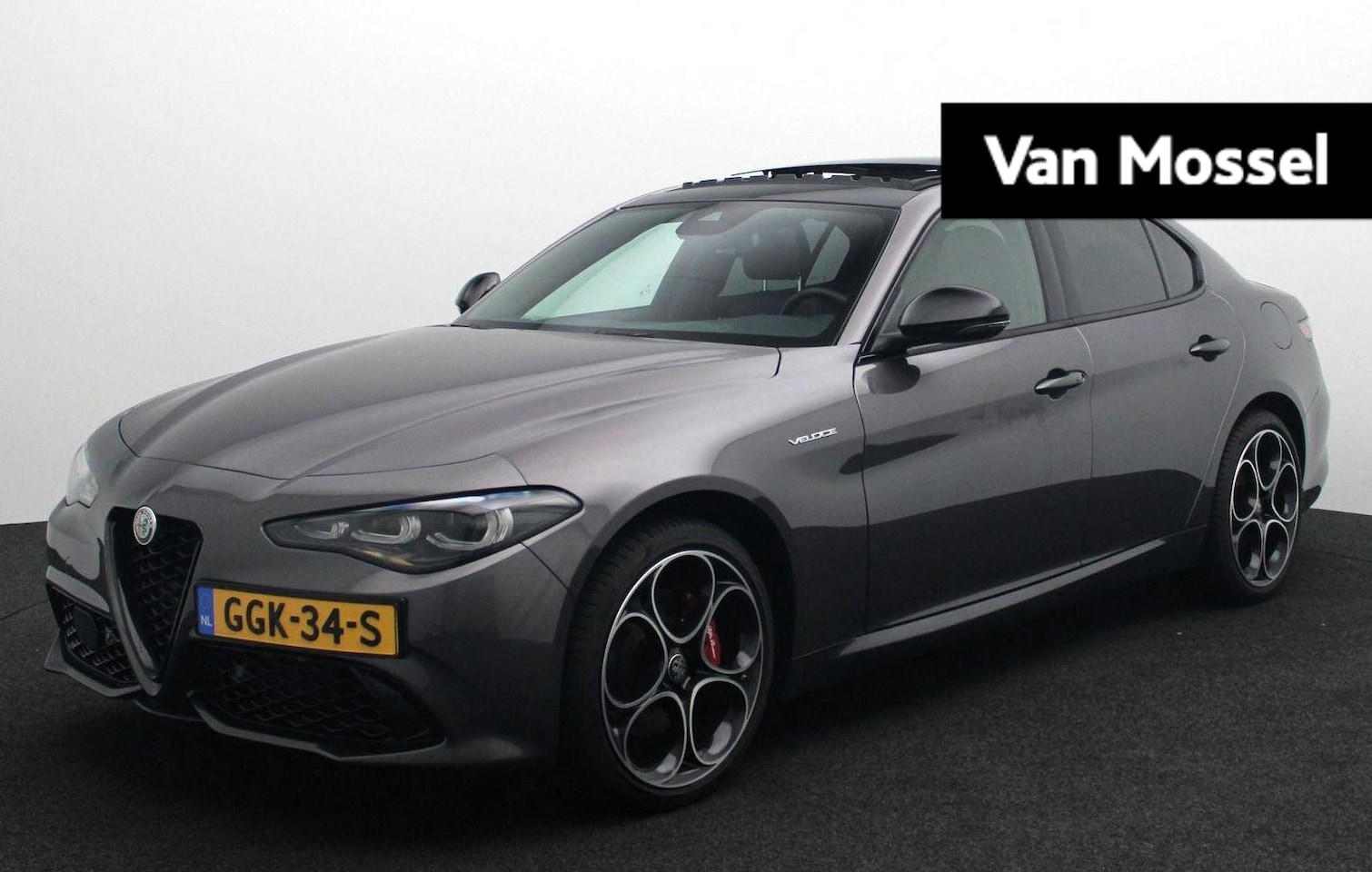 Alfa Romeo Giulia - 2.0 T GME AWD Veloce | Panoramadak | Lederen sportstoelen | Achteruitrijcamera | Navigatie - AutoWereld.nl