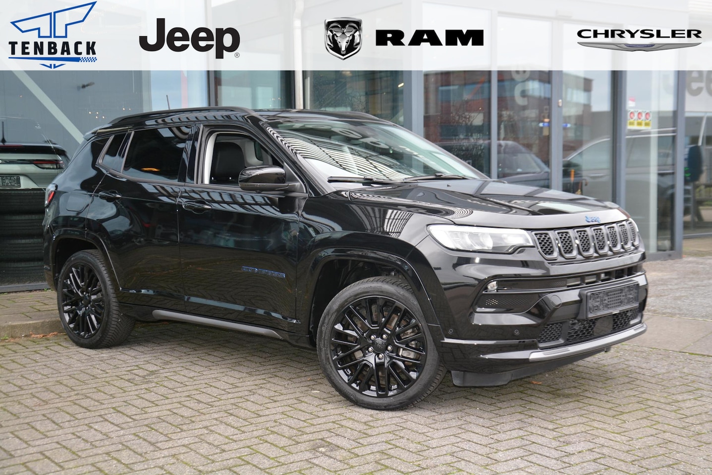 Jeep Compass - 4xe 240 Plug-in Hybrid Electric S | Memory | 360 camera | Winter pack | Rijklaarprijs 12 m - AutoWereld.nl