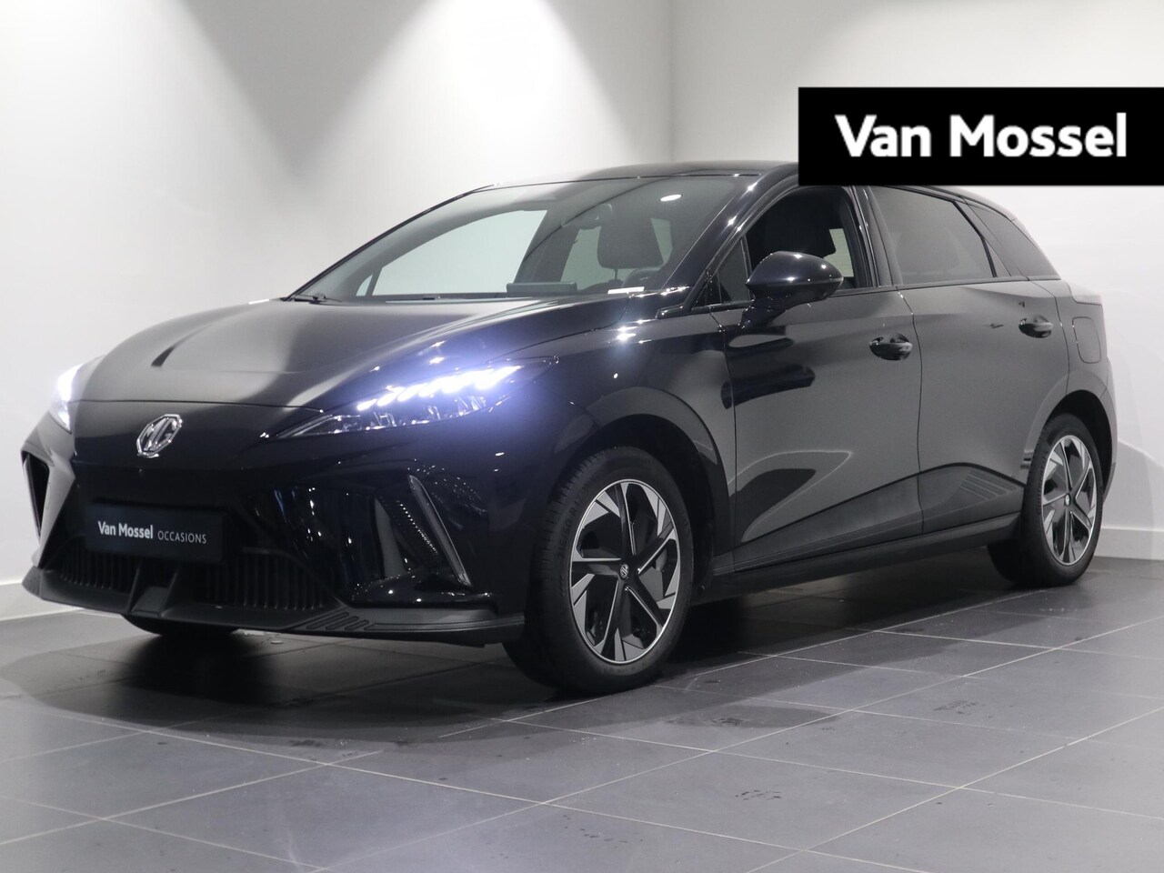 MG 4 - MG4 64 kWh Luxury ELEKTRISCH - CRUISE CONTROL - NAVIGATIE - AutoWereld.nl