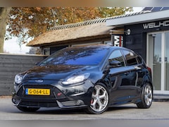 Ford Focus - 2.0 EcoBoost ST-2 Schuifdak I Revo Technik Tuning I Recaro I Sony Audio I Parkeersensoren