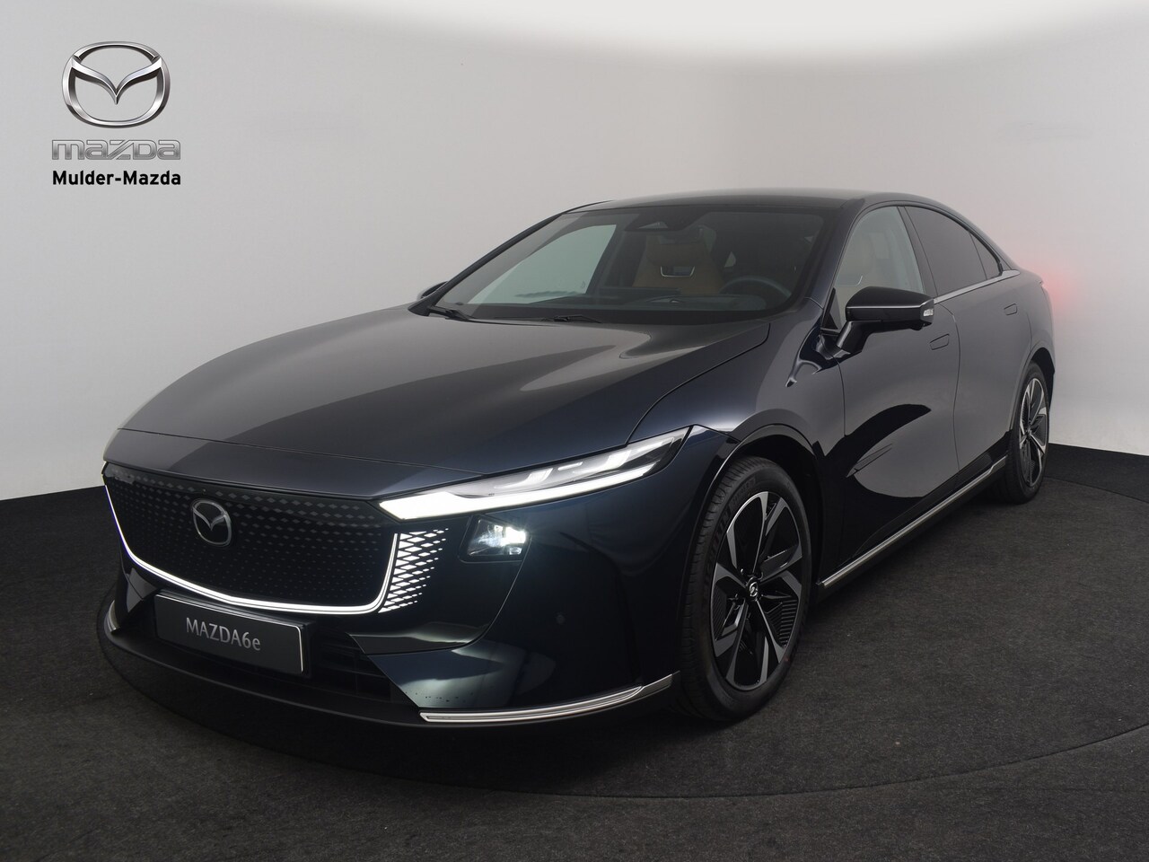 Mazda 6e - 68,8 kWh Takumi Plus | 360° View Monitor | Alarmsysteem | Lane Keep Assist (LKA) - AutoWereld.nl