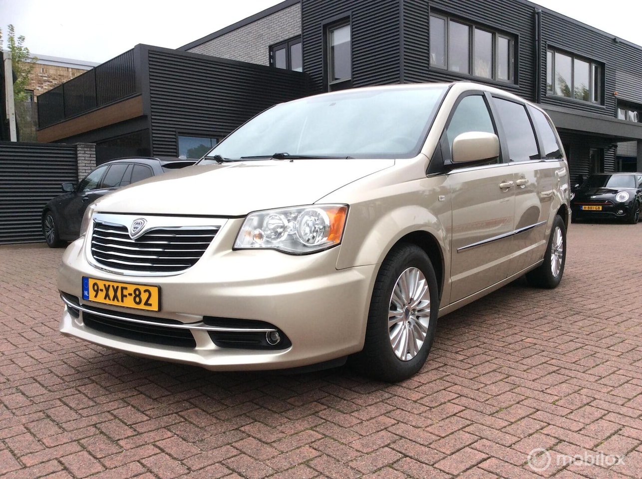 Lancia Voyager - 2.8 Multijet Silver Sto & Go Leder Elektr schuifd - AutoWereld.nl