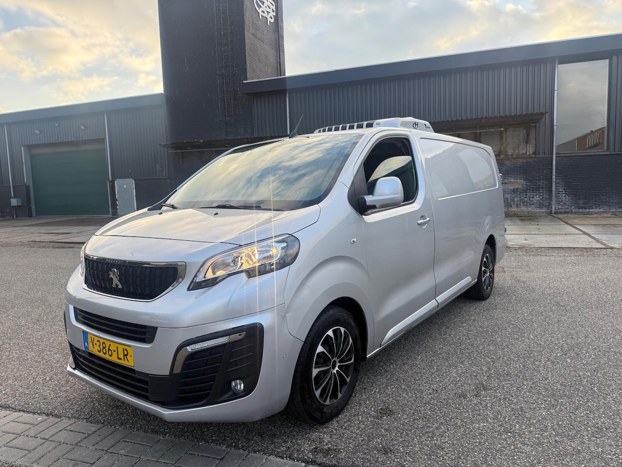 Peugeot Expert - 2.0 BlueHDI 120 Premium Pack Koeling - AutoWereld.nl