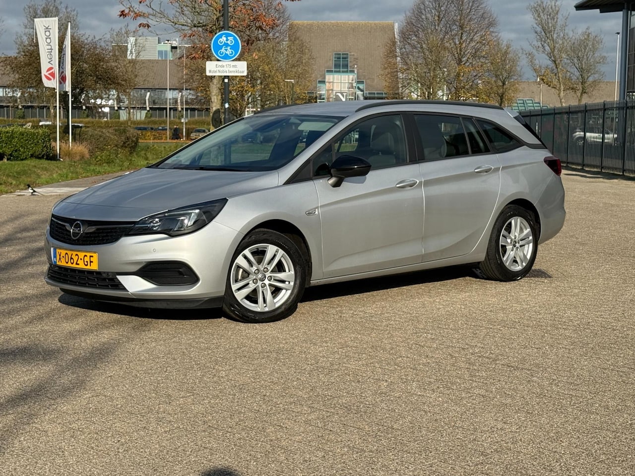 Opel Astra Sports Tourer - 1.2 Business Edition Trekhaak - AutoWereld.nl