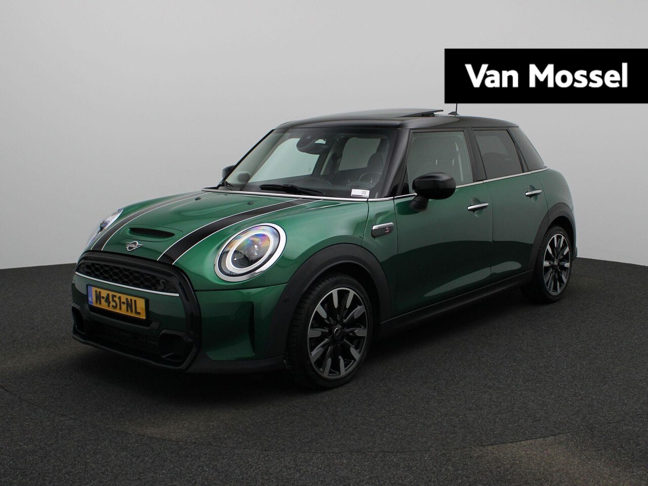 MINI Cooper S - Mini 2.0 | Panoramadak | Harman Kardon | Sfeerverlichting | Achteruitrijcamera | Digitale - AutoWereld.nl
