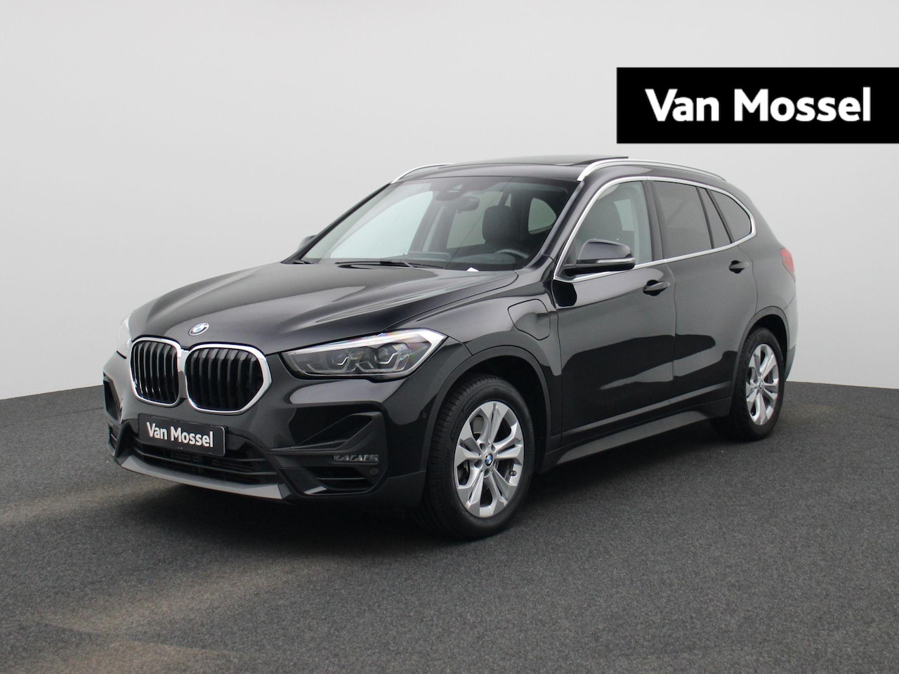 BMW X1 - xDrive25e Executive | HEAD-UP | PANO-SCHUIFDAK | LEER | CAMERA | NAVIGATIE | HARMAN/KARDON - AutoWereld.nl