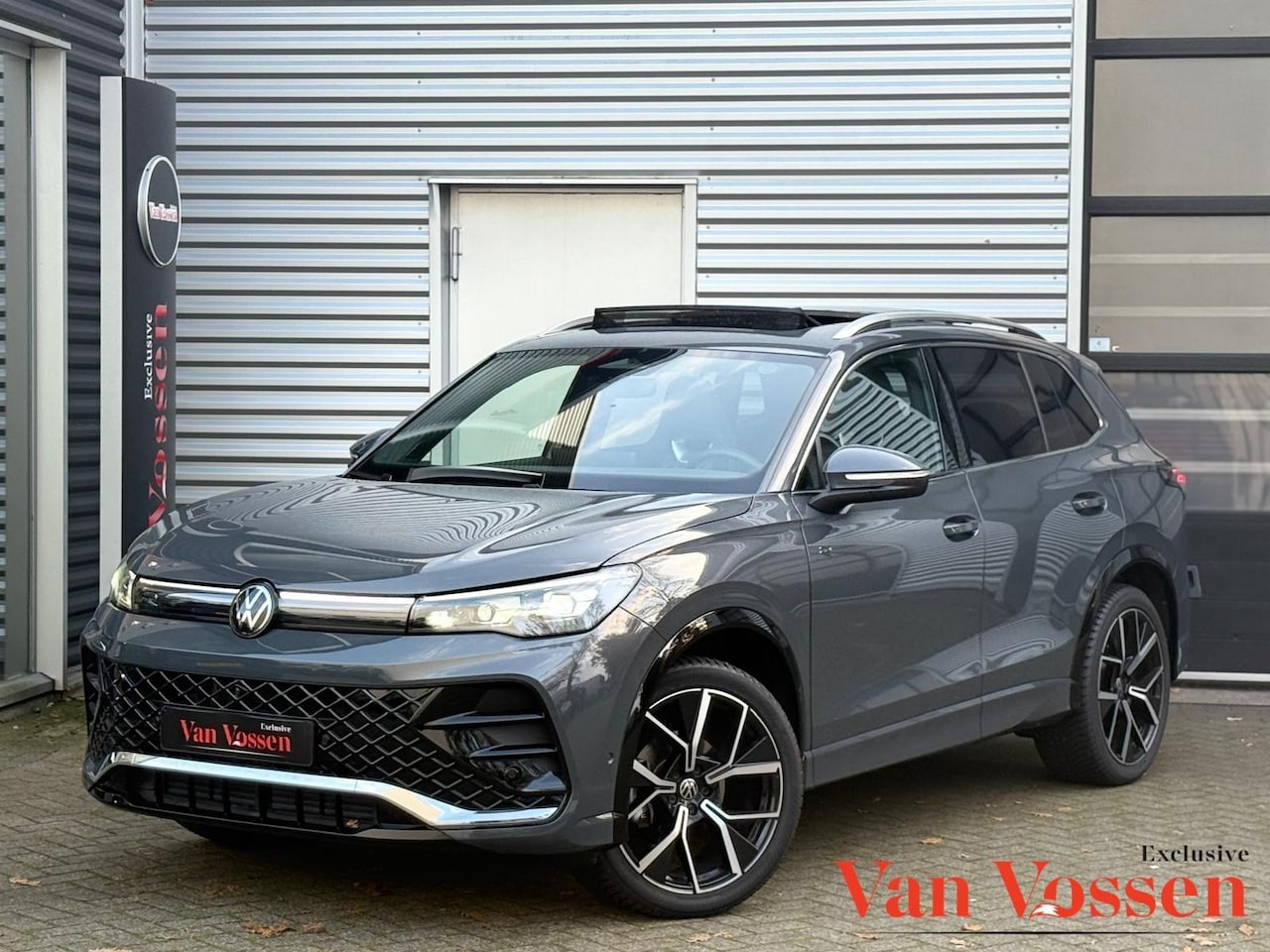 Volkswagen Tiguan - 1.5 eTSI R-Line|PANO|HARMAN/KARDON|GARANTIE|KEYLESS|360 CAMERA|SFEER|CARPLAY - AutoWereld.nl