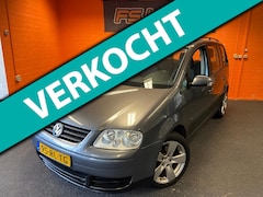 Volkswagen Touran - 1.6 16V FSI / SPORTLINE / AIRCO / APK 26-10-2026