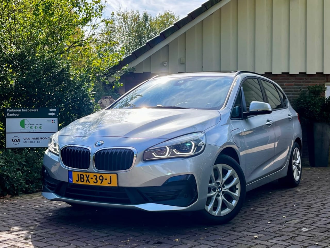 BMW 2-serie Active Tourer - 225xe Luxury | RIJKLAAR | SUPER NETTE STAAT *Slechts 28.000 km!*| PANO | H&K *CarPlay* | C - AutoWereld.nl