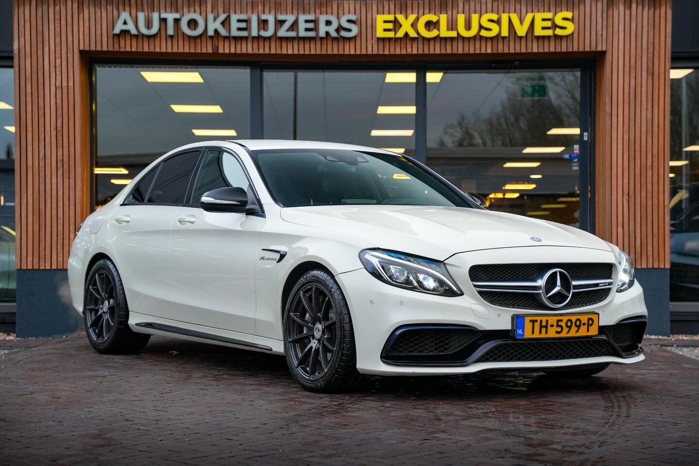 Mercedes-Benz C-klasse - AMG 63 Burmester Camera Parkeersensoren Voorstoelen verwarmd C63 - AutoWereld.nl