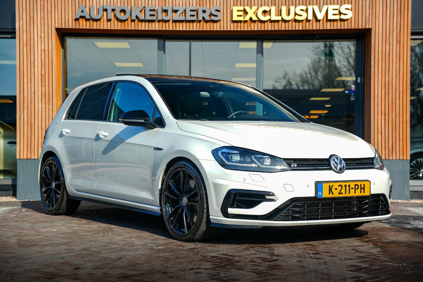 Volkswagen Golf - 2.0 TSI 4Motion R Panodak Camera Navi ACC - AutoWereld.nl
