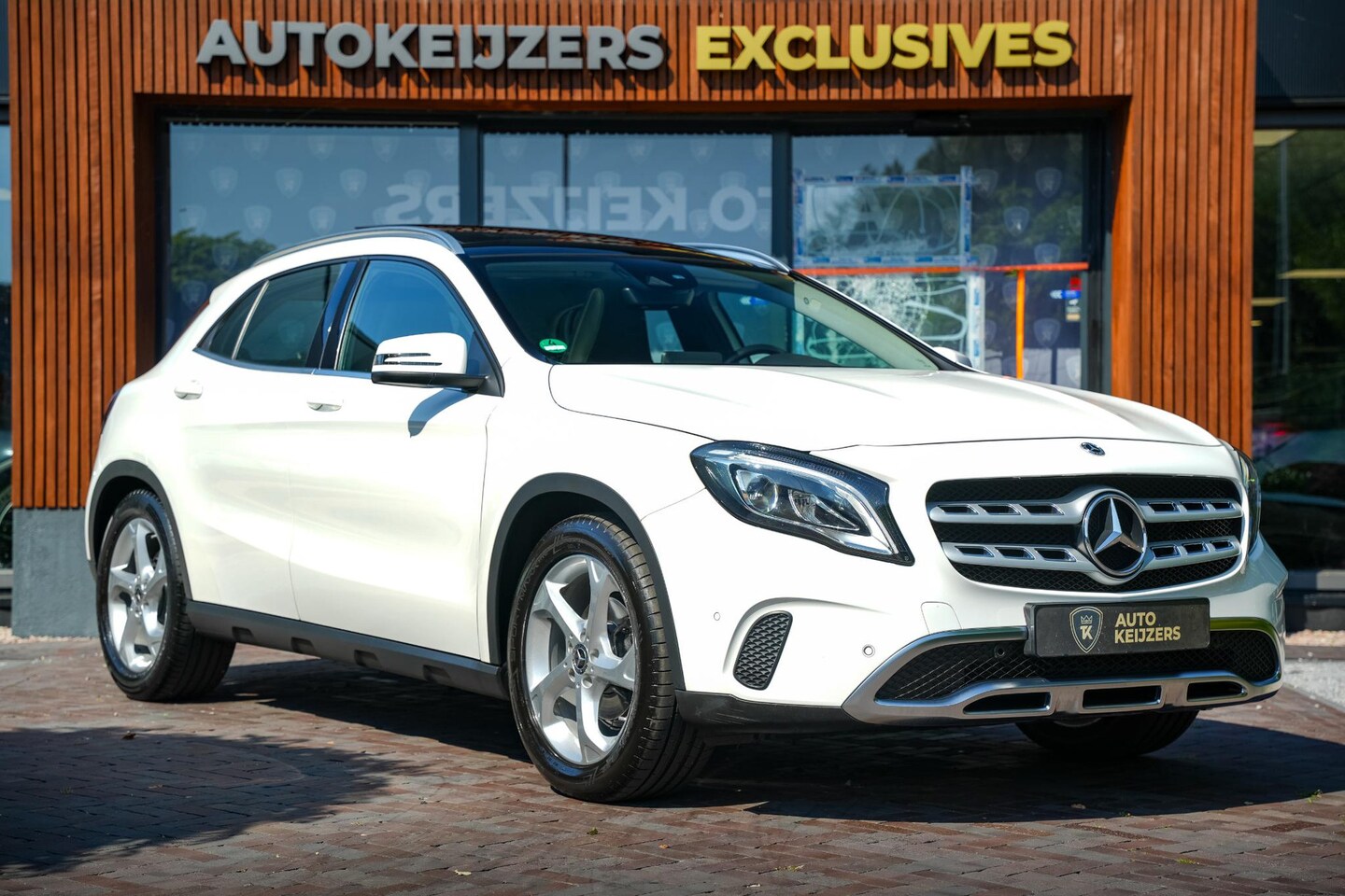 Mercedes-Benz GLA-Klasse - 180 Sport Edition Panoramadak Airco Stoelverw. PDC - AutoWereld.nl