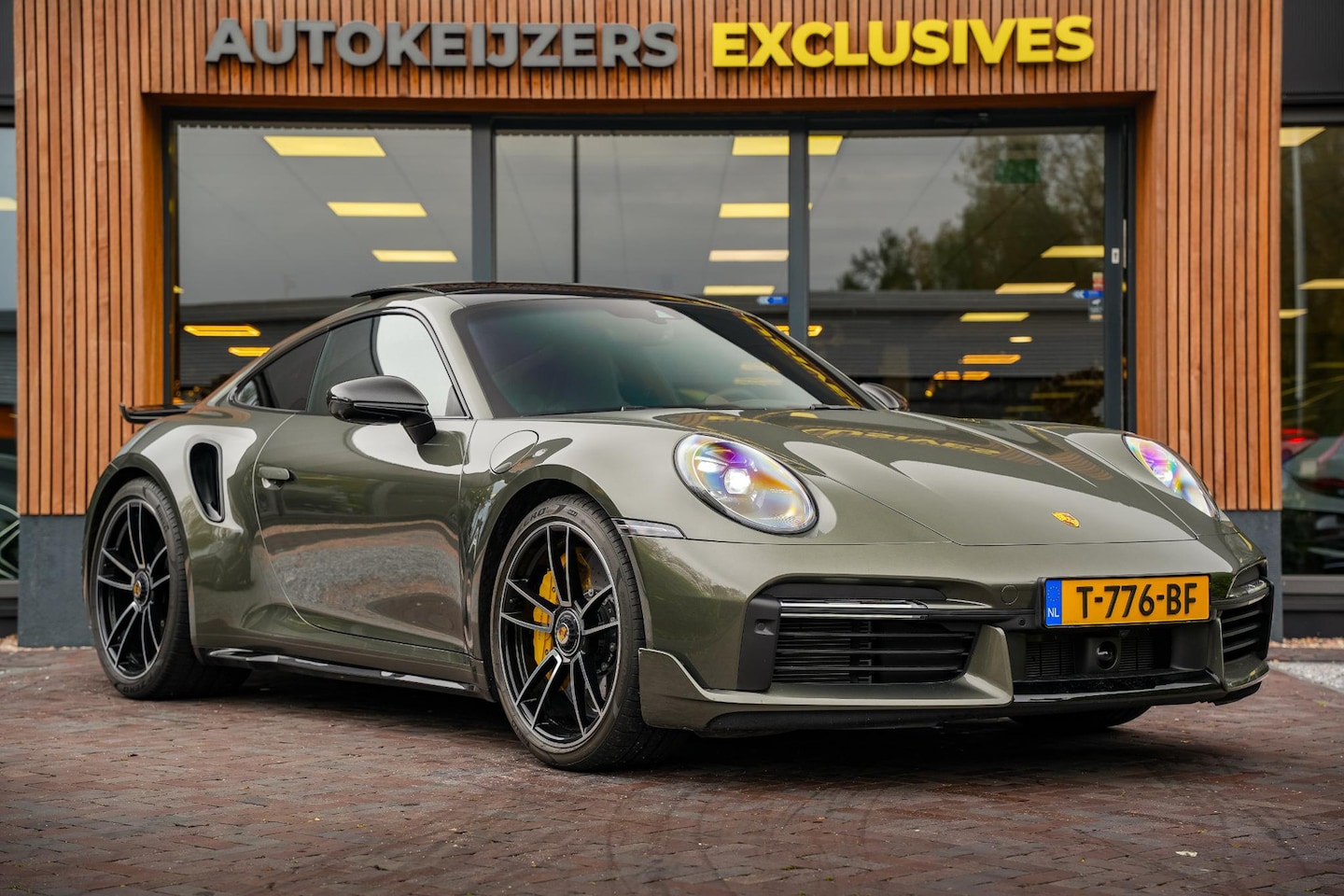 Porsche 911 - 3.8 Turbo S Aerokit Keramisch Schuifdak Burmester Keyless Liftsysteem Sportchrono 21''LM - AutoWereld.nl