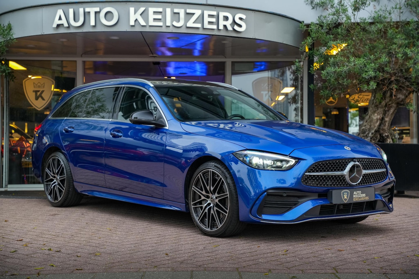 Mercedes-Benz C-klasse - 300 e AMG Line Panoramadak Full Ambient Adapt. Cruise Laser LED 360Cam 19''LM - AutoWereld.nl