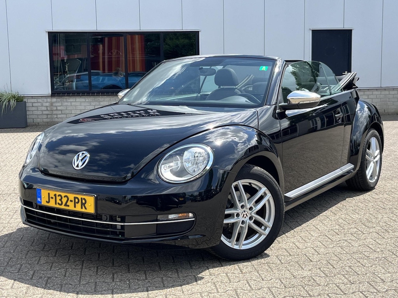 Volkswagen Beetle Cabriolet - 1.2 TSI Design DSG AUTOMAAT AIRCO CRUISE PDC - AutoWereld.nl