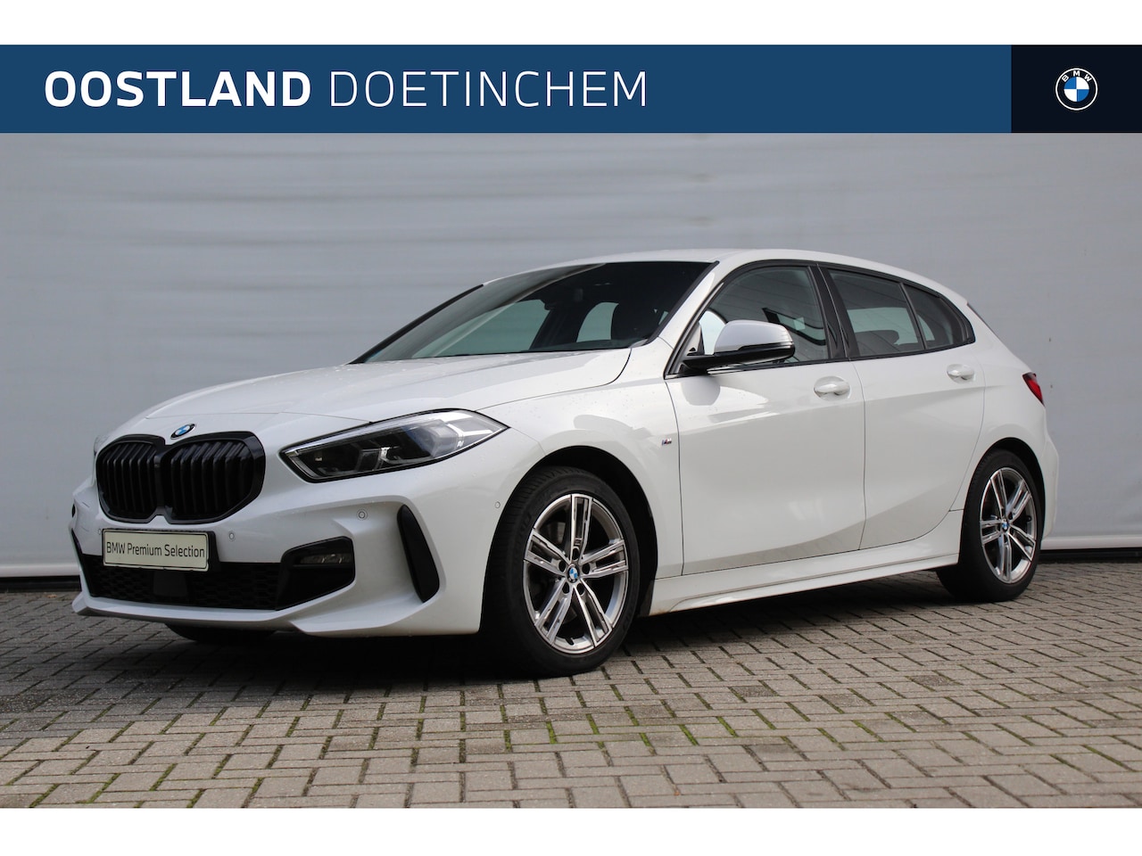 BMW 1-serie - 118i High Executive M Sport Automaat / Trekhaak / Sportstoelen / Achteruitrijcamera / Adap - AutoWereld.nl