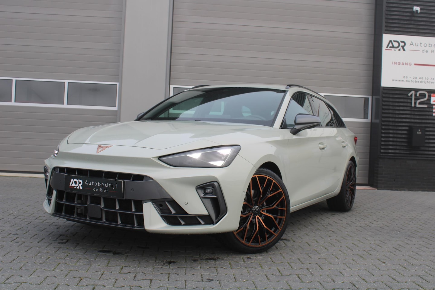 CUPRA Leon Sportstourer - 1.5 TSI e-Hybrid VZ Performance /19''/Pano/full-led/camera/ bom boll - AutoWereld.nl