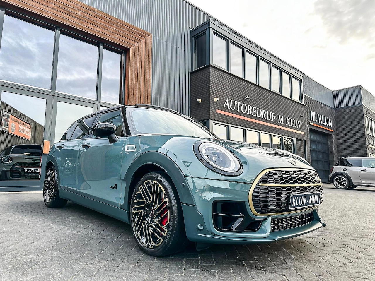 MINI Clubman - Mini 2.0 JCW ALL4 John Cooper Works F1 aut 306pk Untold Edition/np:73.000,-/uniek - AutoWereld.nl