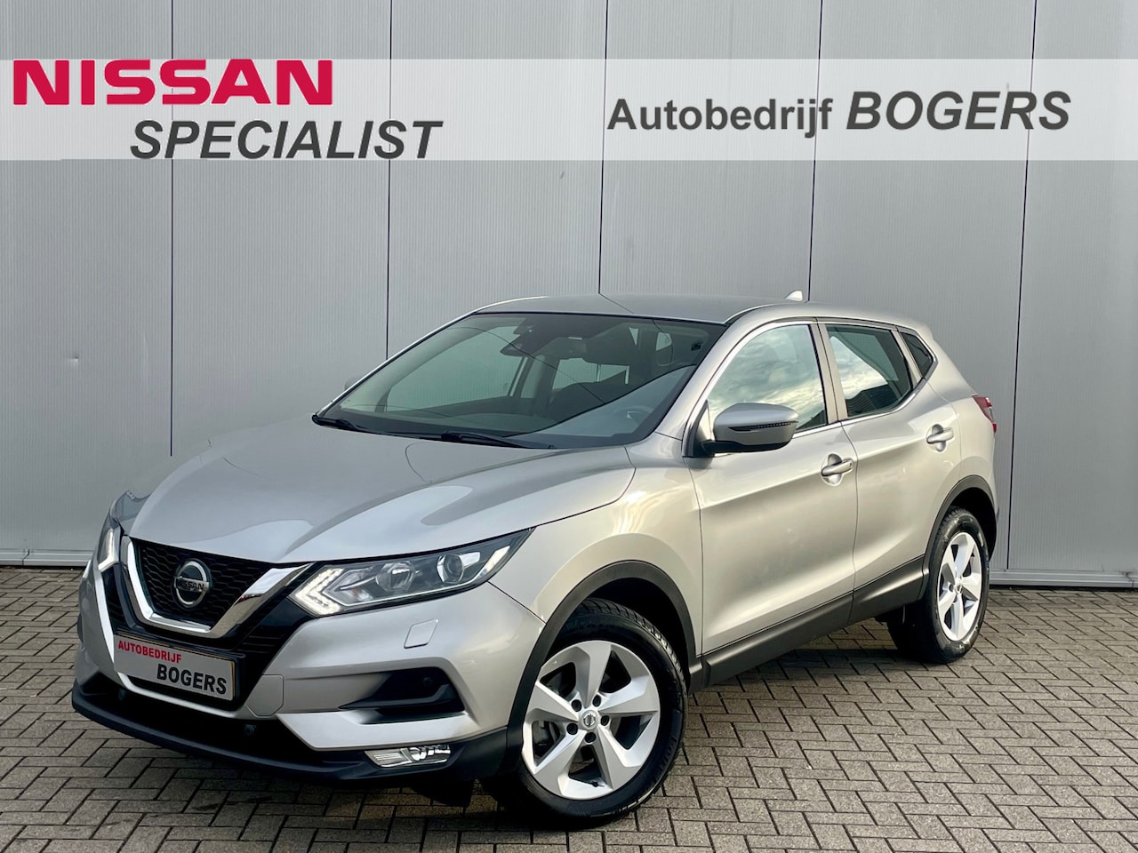 Nissan Qashqai - 1.3 DIG-T Acenta Automaat Navigatie, Climate Control, Cruise Control, 17"Lm, Trekhaak, Ach - AutoWereld.nl