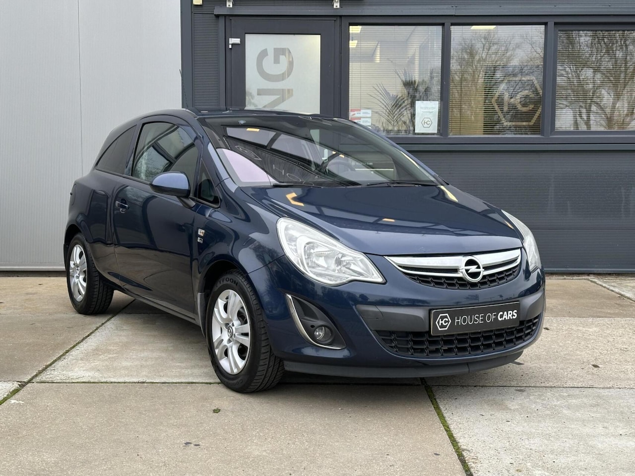 Opel Corsa - 1.2 16V Anniversary Edition Airco Cruise Trekhaak - AutoWereld.nl