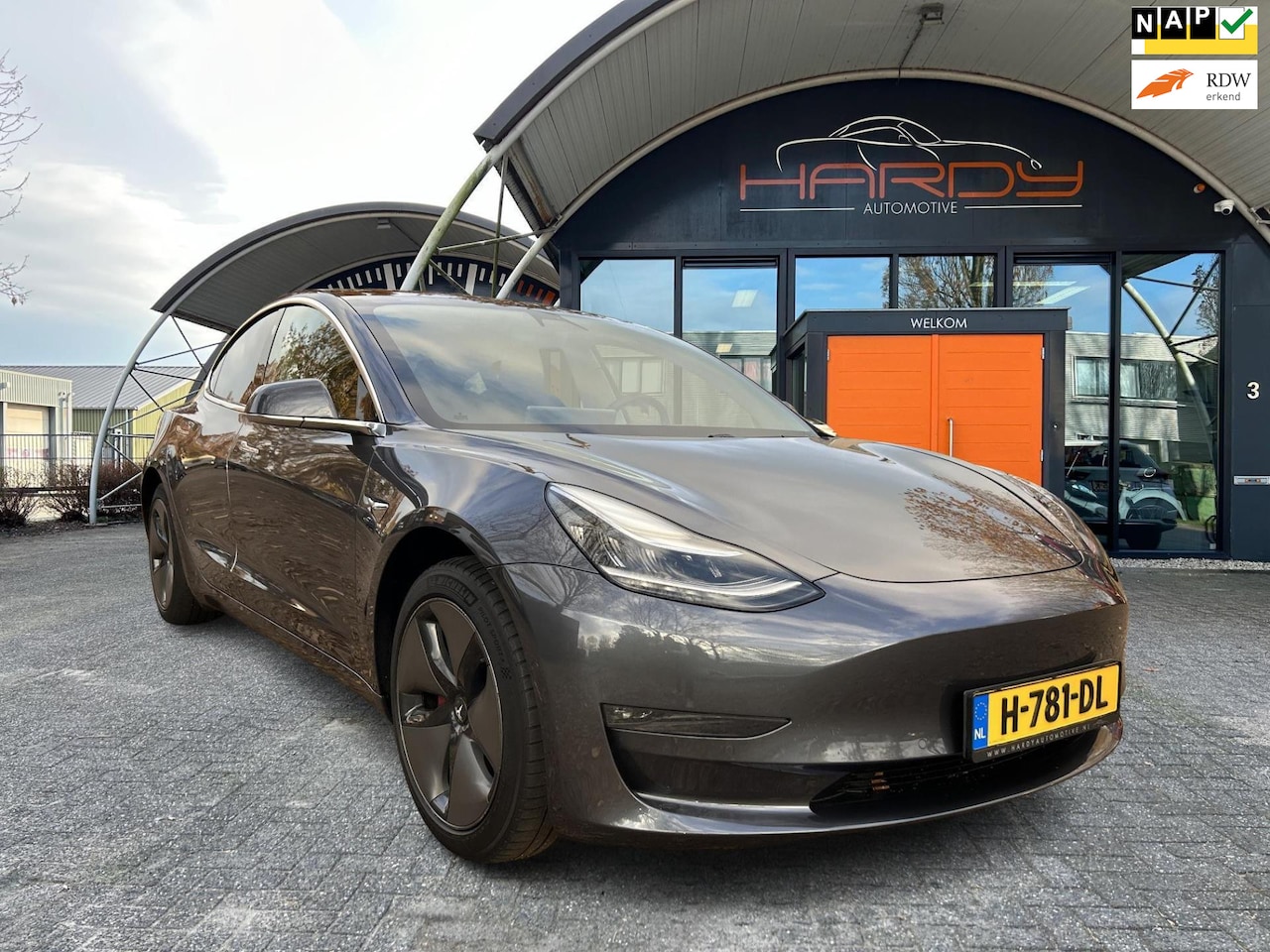 Tesla Model 3 - Long Range RWD Long Range AWD 75 kWh 87% SOH Rijklaarprijs! - AutoWereld.nl