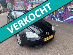 Volkswagen Golf - 2.0 FSI Sportline 2de eigenaar airco digitale sport velgen elektrische ramen boeken aanwez