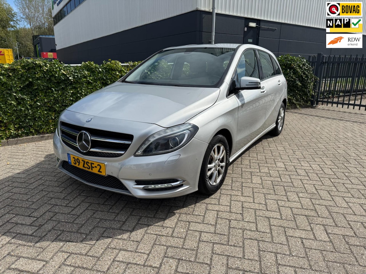 Mercedes-Benz B-klasse - 180 Ambition dsg camera navi cruise control airco bluetooth - AutoWereld.nl