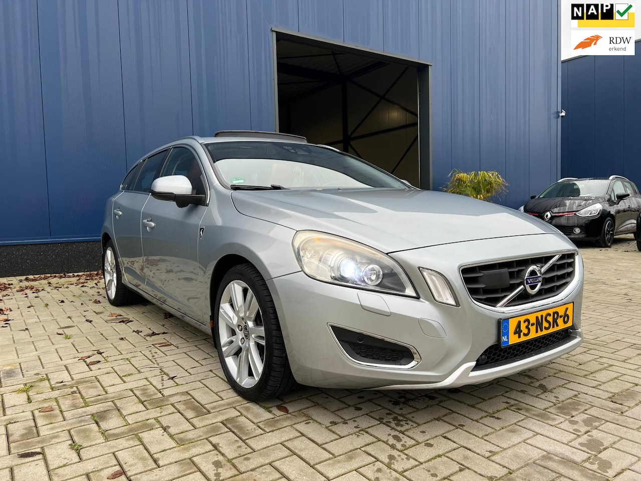 Volvo V60 - 2.0T Summum FULL OPTION / NAP! / 203PK / AUTOMAAT / PANO / LEDER / CAMERA / MEMORIE / CLIM - AutoWereld.nl