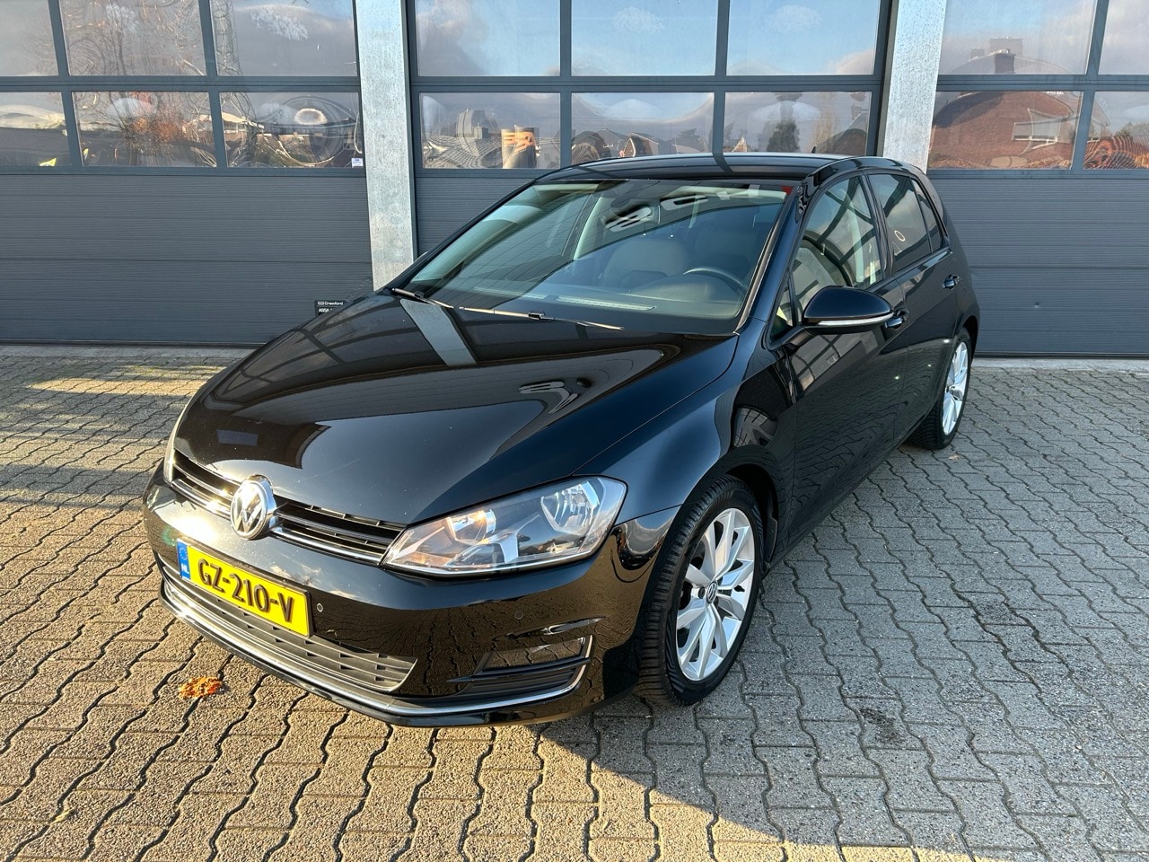 Volkswagen Golf - 1.2 TSI Highline 1.2 TSI 110pk 5-drs Highline - AutoWereld.nl