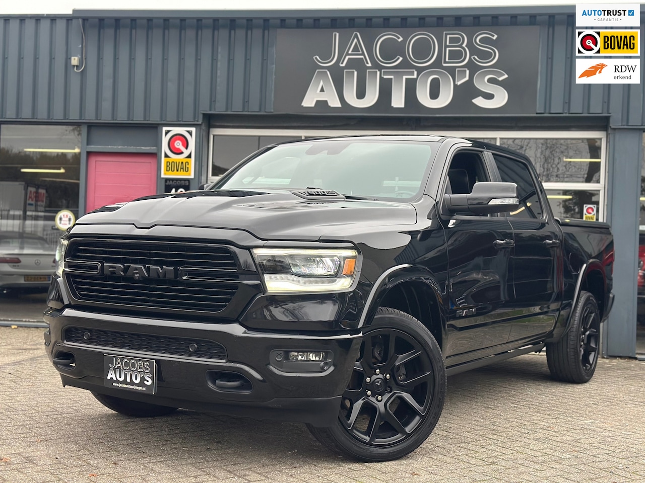 Dodge Ram 1500 - 5.7 V8 4x4 Crew Cab Laramie 5.7 V8 4x4 Crew Cab Laramie - AutoWereld.nl