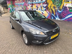 Ford Focus - 1.6 Titanium automaat sport velgen trekhaak airco bouwjaar 2010 met 216km