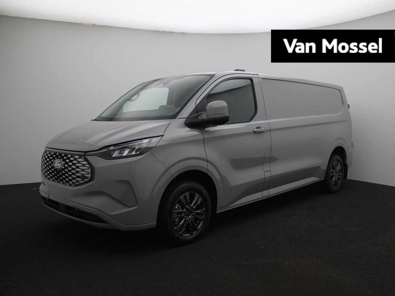 Ford E-Transit Cust. - 340 L2H1 Limited 65 kWh | UIT VOORAAD LEVERBAAR | Inklapbare trekhaak | 0,99% financiallea - AutoWereld.nl