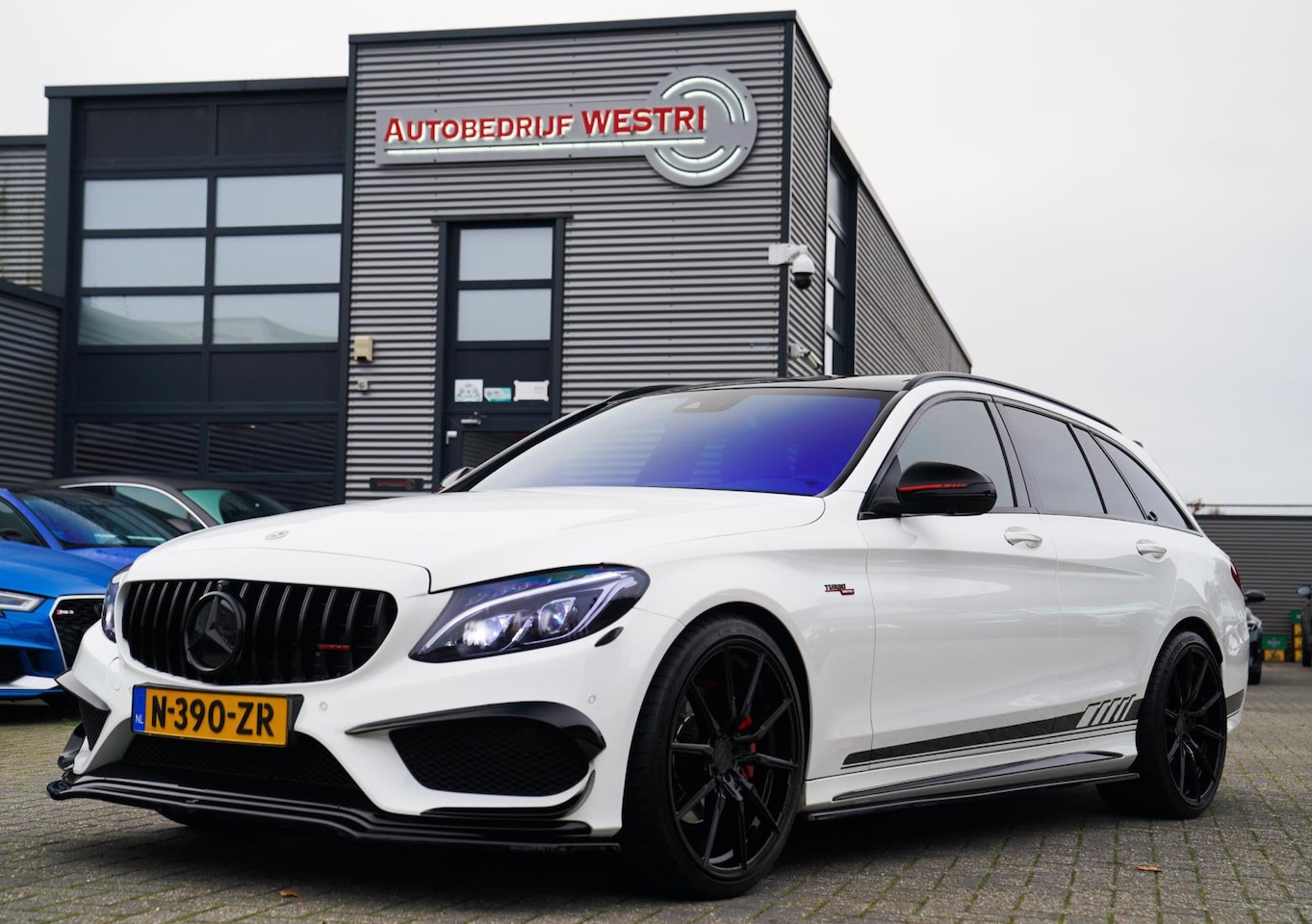 Mercedes-Benz C-klasse Estate - 180 AMG / 63s AMG LOOK Premium Plus | Burmester 3D | Panorama | Ambiance LED | 360 cam | E - AutoWereld.nl