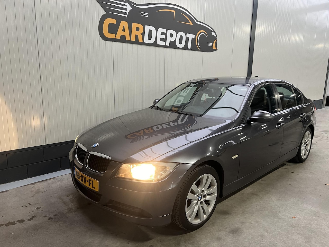 BMW 3-serie - 318i High Executive Rookt beetje Export - AutoWereld.nl