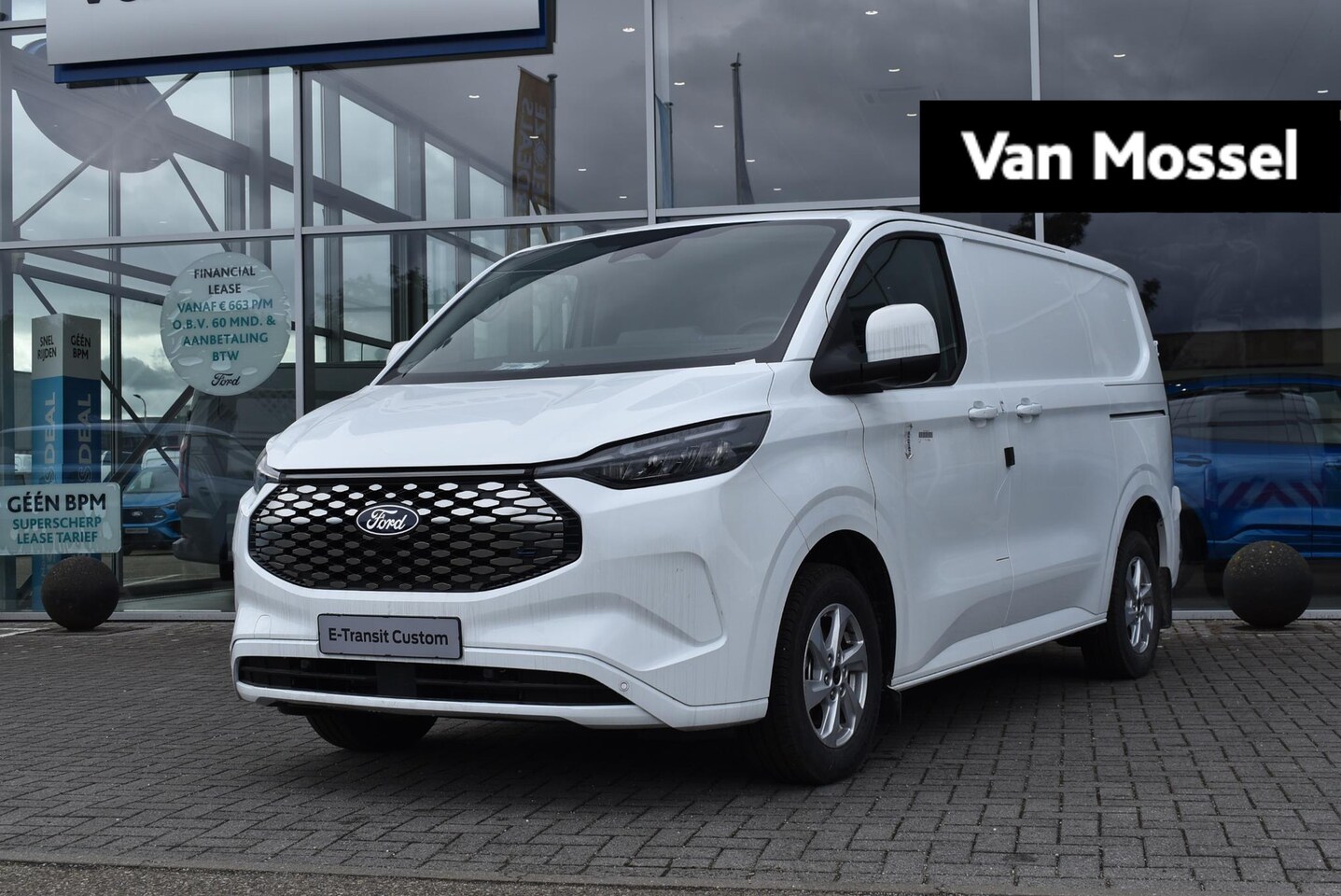 Ford E-Transit Cust. - 320 L1H1 Limited 65 kWh | Uit Voorraad Leverbaar! | Frozen White | Driver Assistent Pack P - AutoWereld.nl