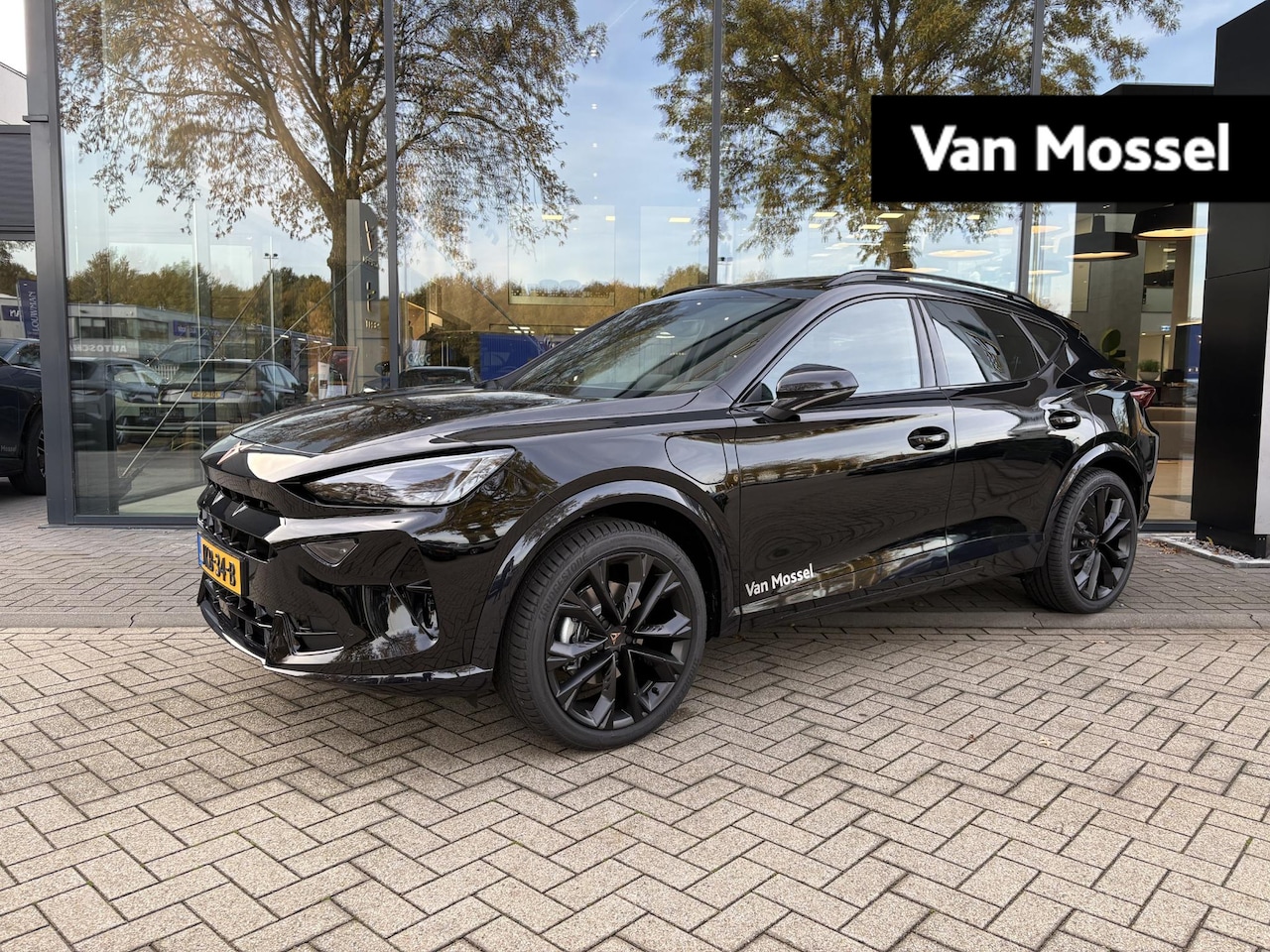 CUPRA Formentor - 1.5 TSI e-Hybrid Business 204 PK | Eclips Pack | Panoramisch Schuif- Kanteldak | Trekhaak - AutoWereld.nl